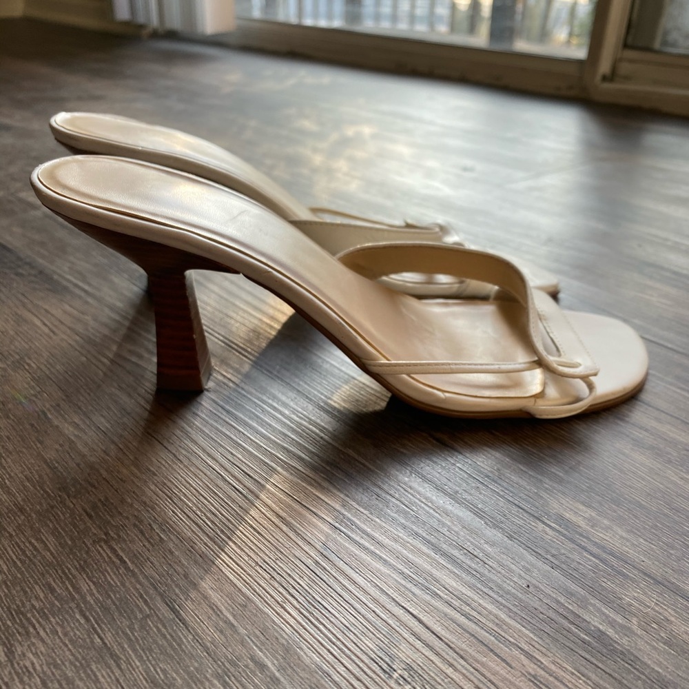 Kenneth Cole kitten heel #2000s vibes
